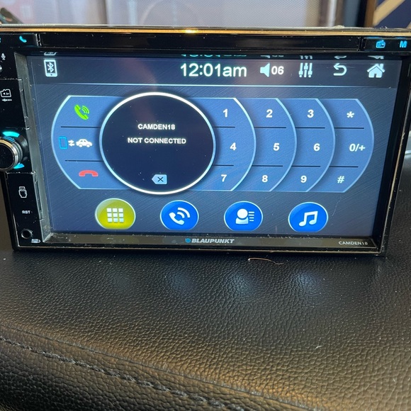 Blaupunkt CAMDEM18 6.9-in. Double-DIN Digital Media Receiver/ Bluetooth 🔊 - Picture 4 of 10